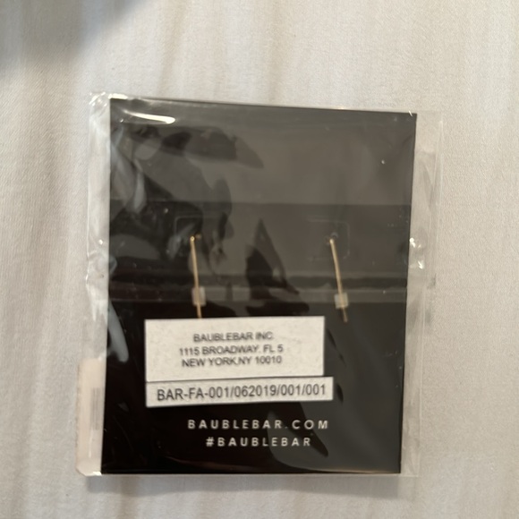 Brand New in Packaging. BAUBLEBAR Farah Ear Crawler Earrings. - Picture 2 of 2